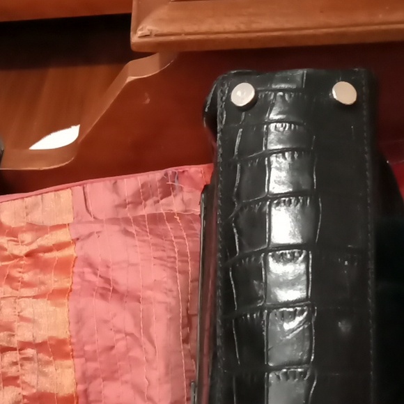 Italian crafted all leather Nordstrom handbag with silver hardware. - Picture 3 of 4